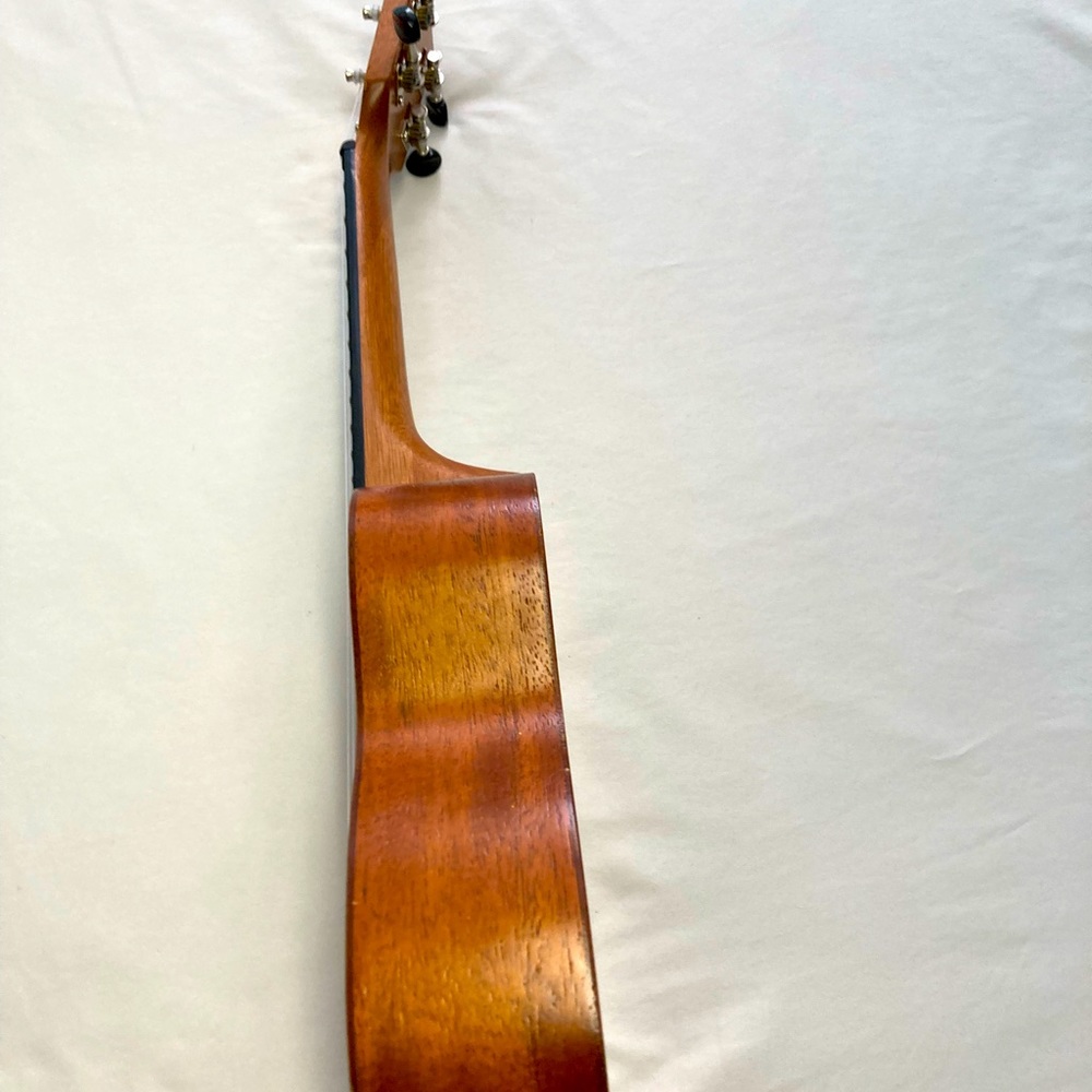 Ukelele - Picture 6 of 6